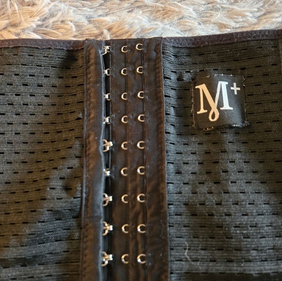 M+ Waist Trainer for Women Slimmer Corset Body Size Med/Large - Picture 9 of 10